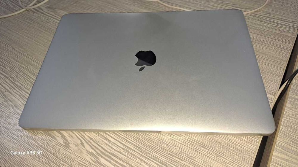 MacBook Pro 13 2017  i5  8GB  256GB