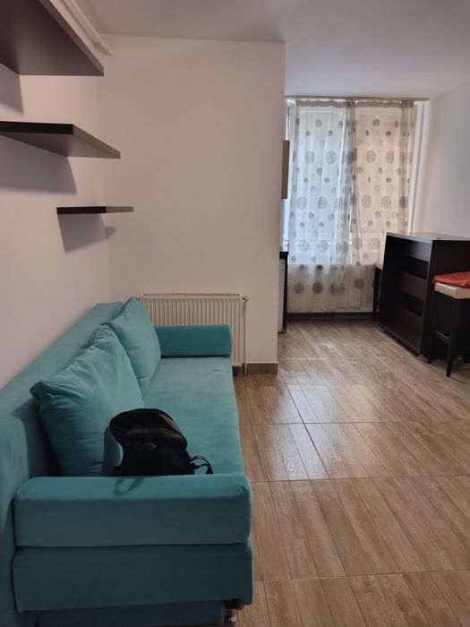 Închiriez garsoniera