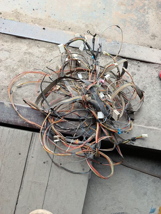 Продам ваз 2114 по запчастям