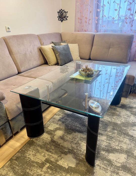Стъклена маса за красив интериор