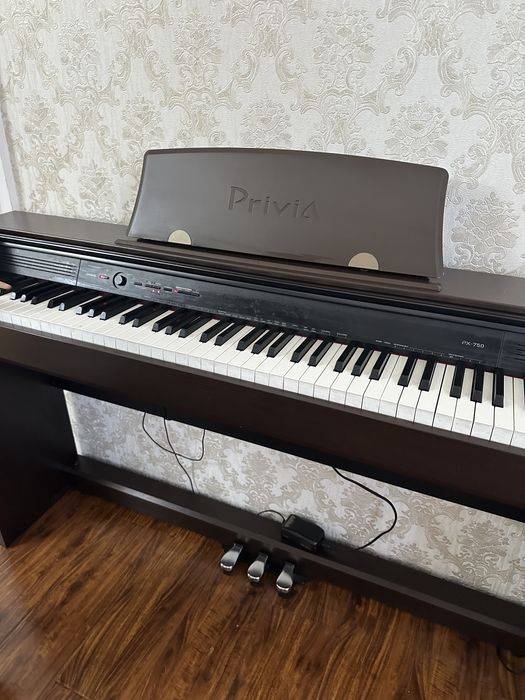 Продам пианино «PRIVIA”