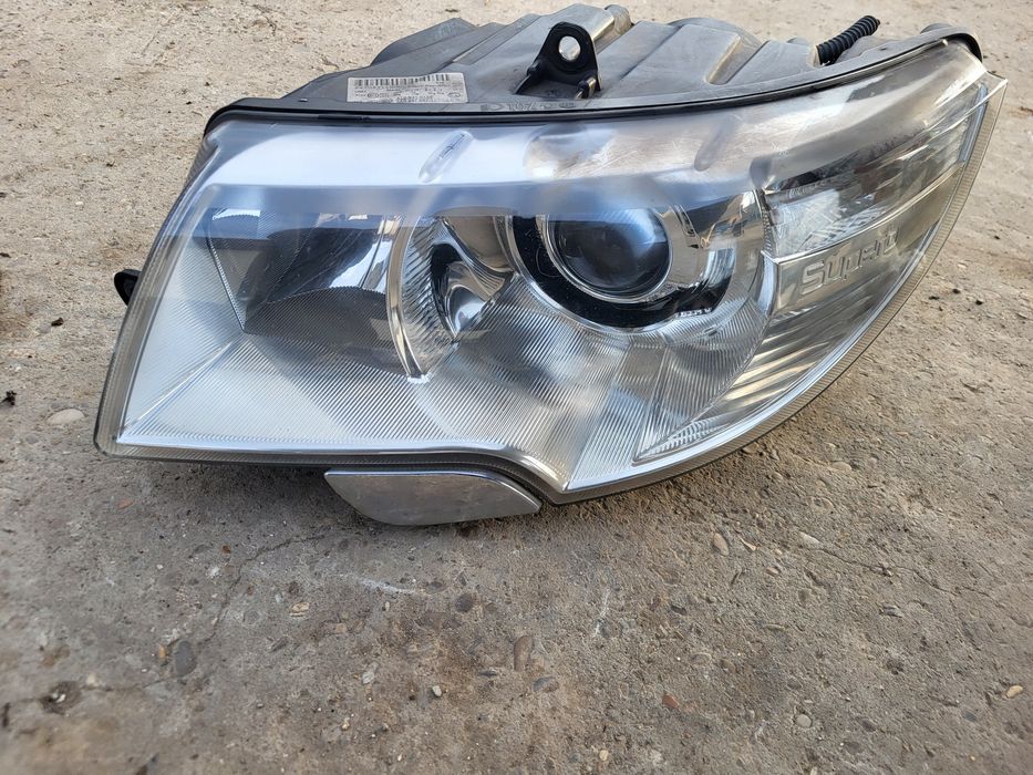 Faruri xenon skoda superb an 2011