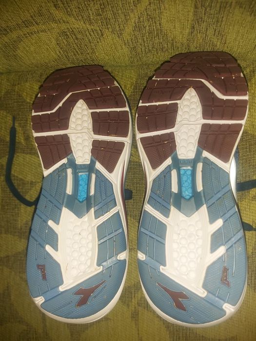 Маратонки HOKA, Nеw Balance и Diadora