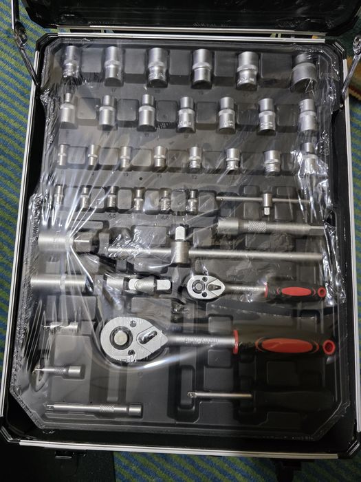 Продаётся набор инструментов с кейсом 187 предметов