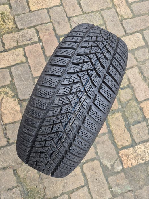 O bucată 205/55 R16 M+S iarnă - una Dunlop Bridgestone Falken