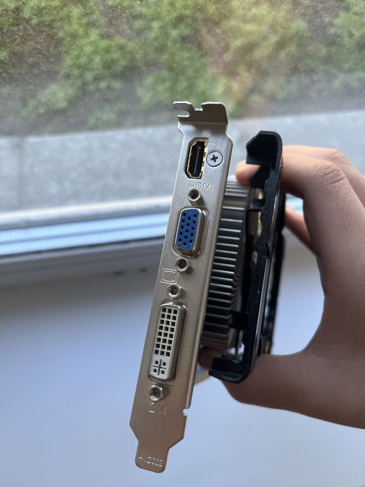 Продам видеокарту Gtx550Ti