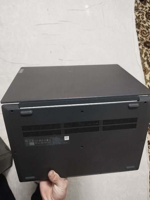 Lenovo noutbuk sotiladi