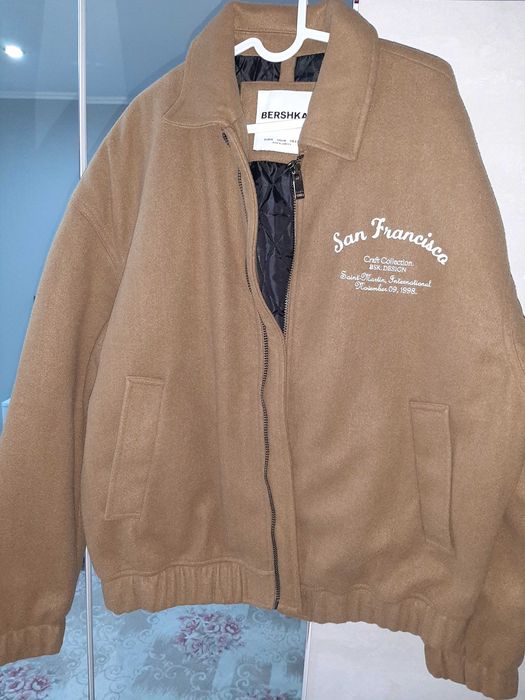 Чисто ново мъжко яке М размер на BERSHKA