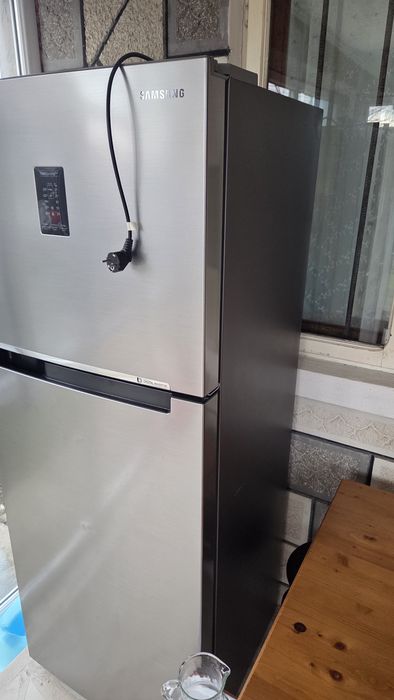 Frigider Samsung