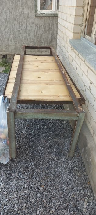 Железный стол.продам.160 на 80