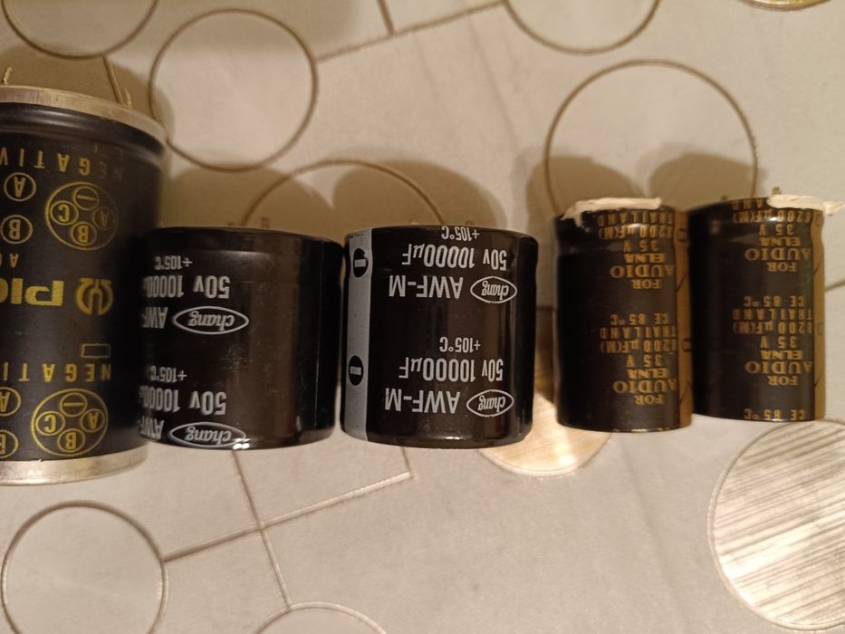 Condensatori electrolitici