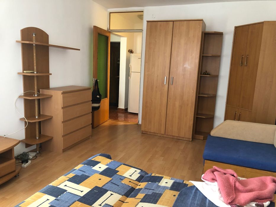 Garsonieră de vânzare vis.a.vis de Liceul D.Bolintineanu (anvelopat)