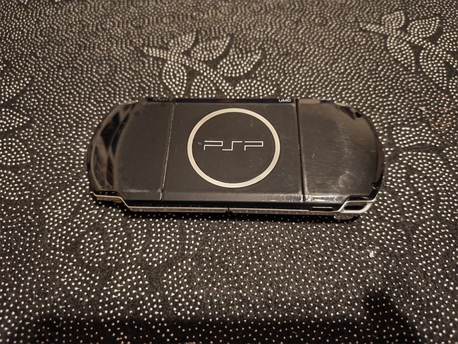 PSP 3002 с много игри