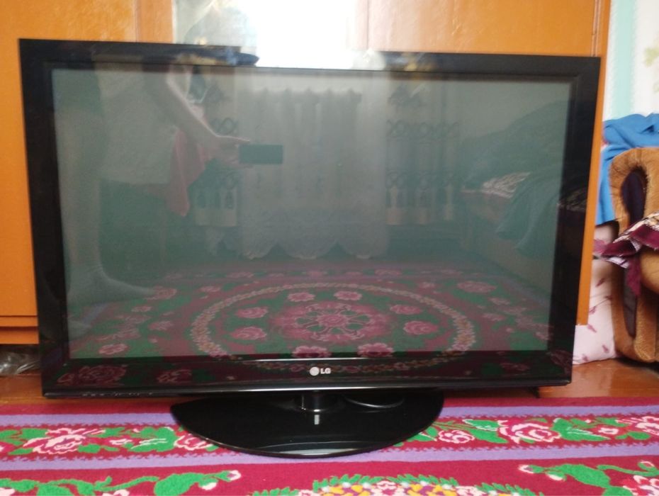 Телевизор LG в хорошем состоянии