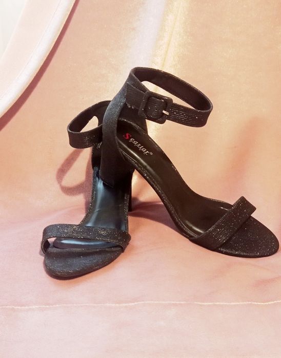Черни сандали с блясък и висок ток