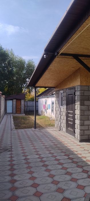Продается недавно построенный дом в центре города