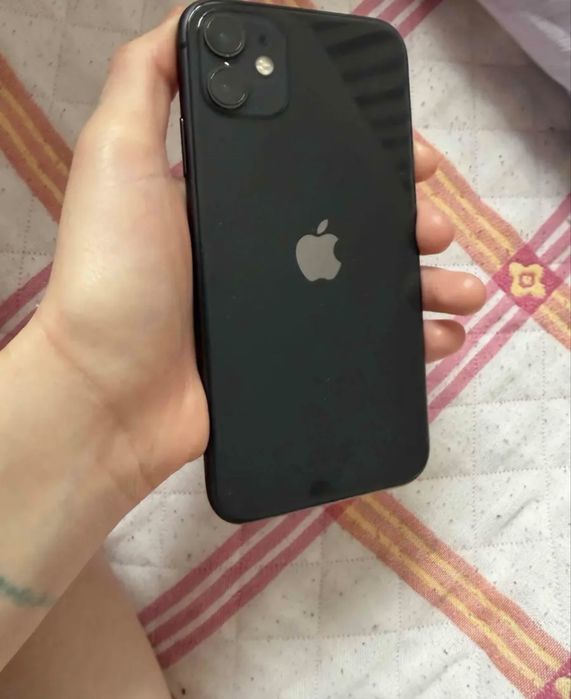 Телефон Айфон 11