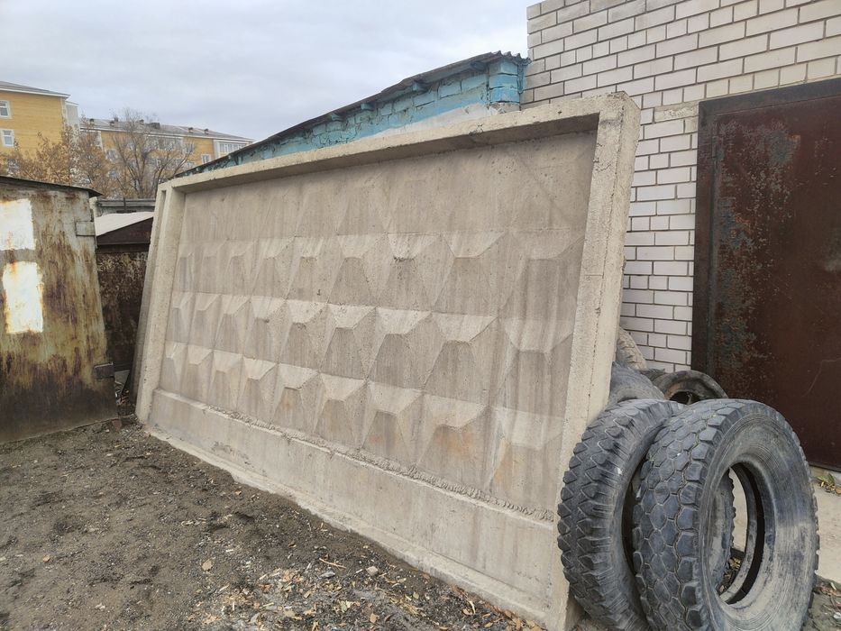 продам бетонные стаканы, плиты, блоки.