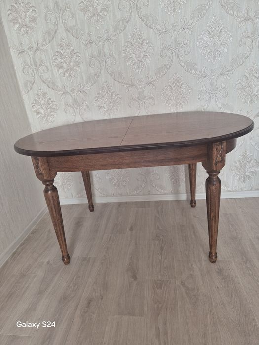 Стол для гостиной