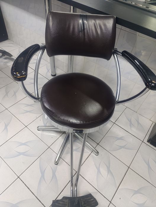 Продам парикмахерские кресла