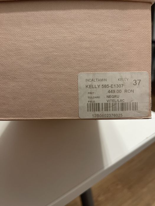 Pantofi cu toc inalt