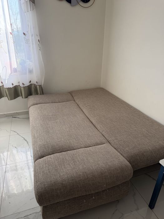 Vând canapea extensibilă în stare foarte bună folosită de câteva luni