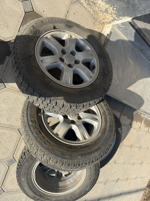 Продам комплект шин с диском