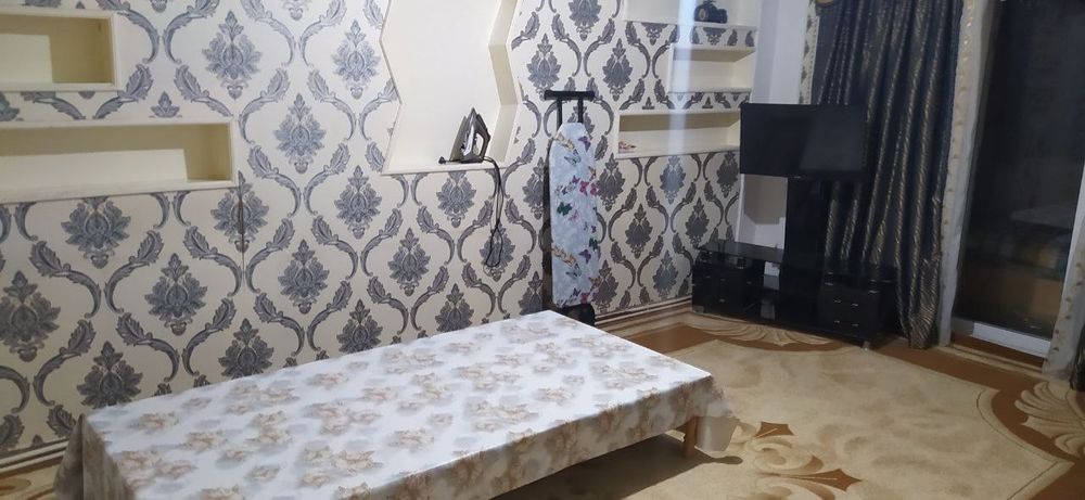 Сдается кв-ра студенам с поворам и уборшицай 80кв от  пед инстета 5