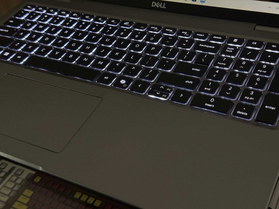 DELL Precision 3590 Ultra i7 155H RAM 16 SSD 512 Gb сенсорный