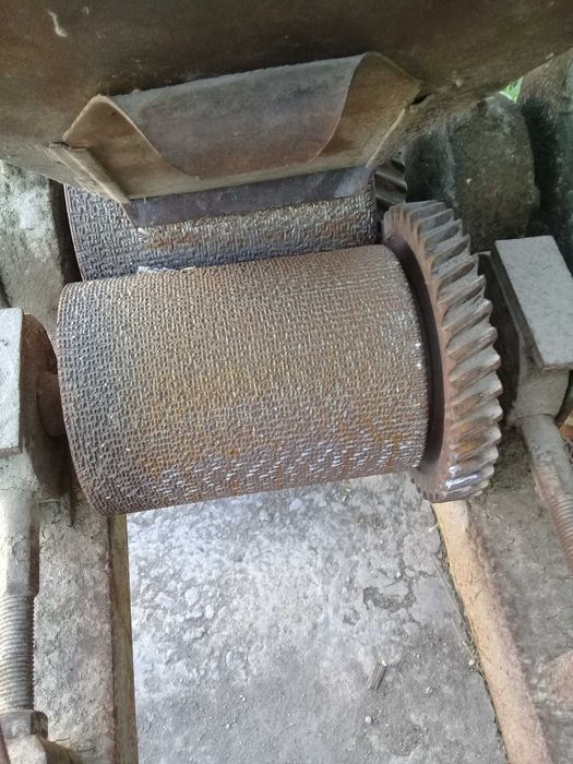 Продам лен, сено, зернодробилки,тележки