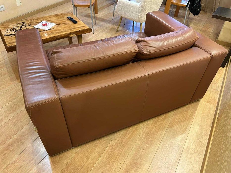 Двуместен кафяв кожен диван SELAMORE – 160 см, кожа