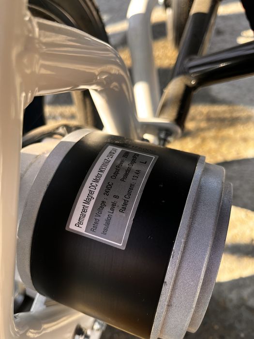 Scaun cu rotile electric dizabilitati