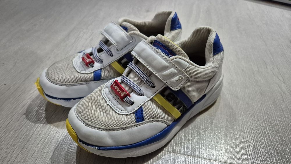 Adidași pt băieți Levi's