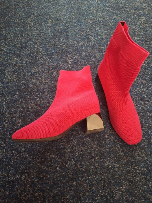 Botine roz marime 37