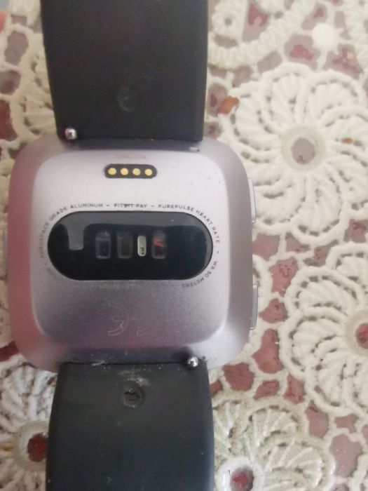 Fitbit versa monitorizare O2, funcție NFC, etc