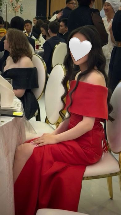 Вечернее красное платье