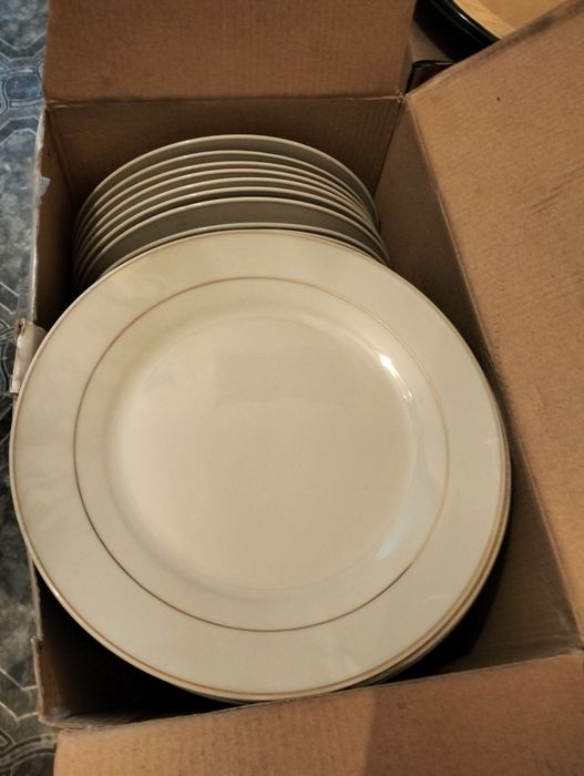 Продам тарелки закусочные