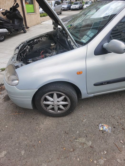 лека кола Рено клио