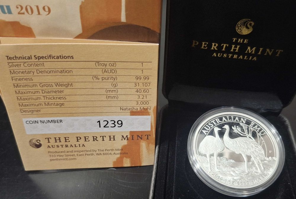 Продавам две сребърни монети с малък тираж