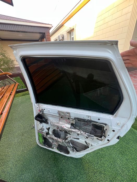 Задняя дверь гранта правый