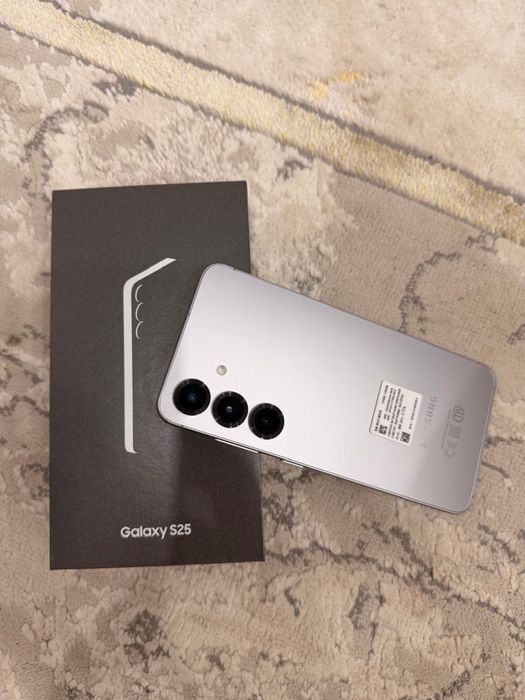 Продам айфон S25 Silver