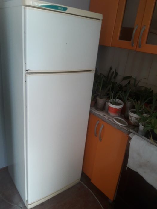 Продам  холодильник  хорошо работает  на ура
