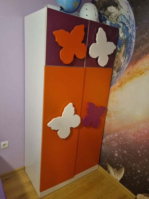 Детски гардероб  с 3де пеперуди