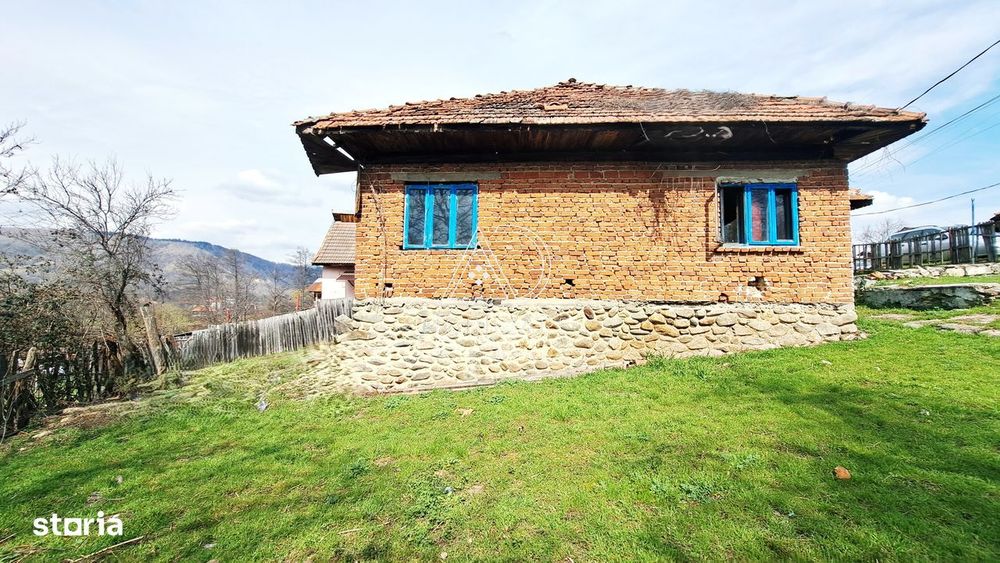 Casă de vânzare în Baia de Fier – zonă turistică deosebită