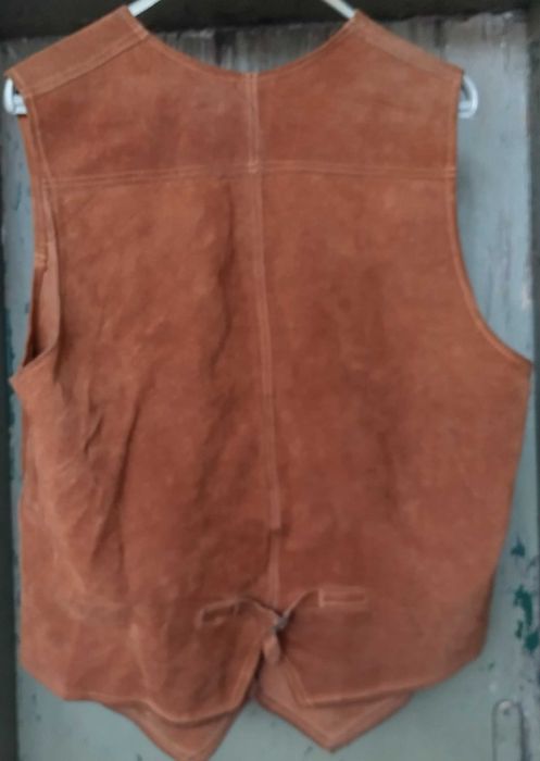 2 кожени жилетки