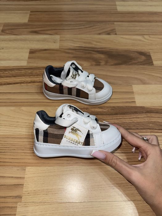 Adidasi Burberry copii 23 marimea unisex noi