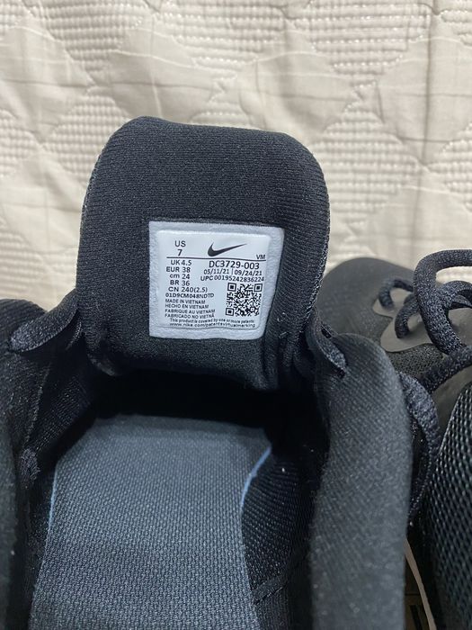 Продам кроссовки 38 размер оригинал NIKE