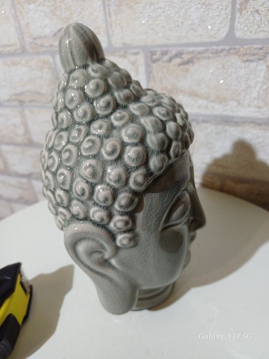 Порцеланова статуетка будиски божества