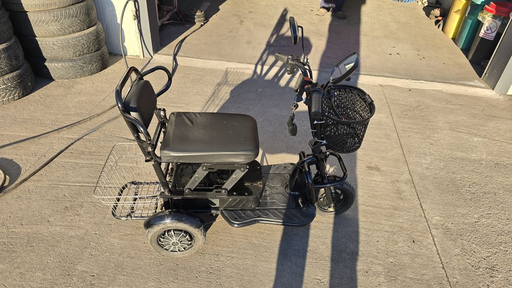 Triciclu electric impecabil