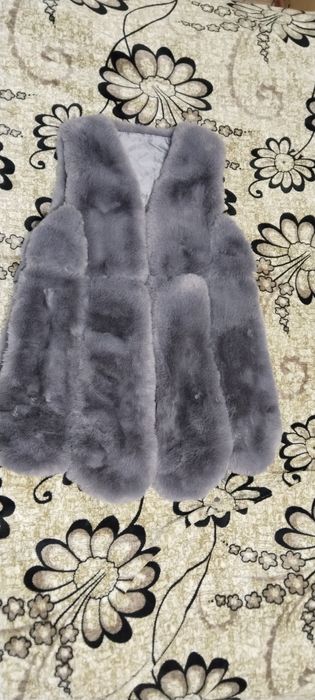 Продам меховой жилет для девочки